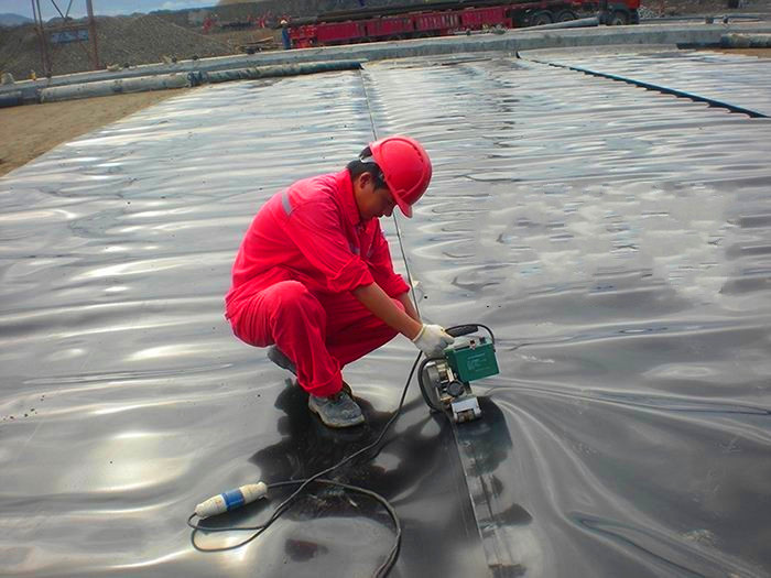 西藏高密度聚乙烯土工膜价格及使用寿命多久？